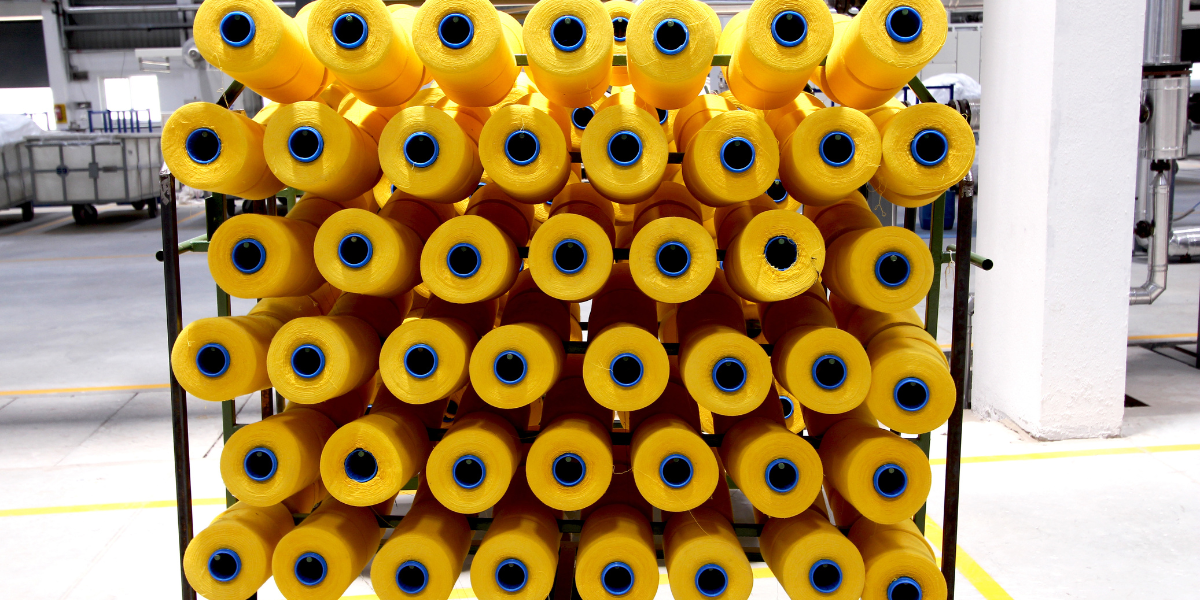 Rebobinadeira com Hot Melt – Tecnologia e Precisão no Acabamento Industrial