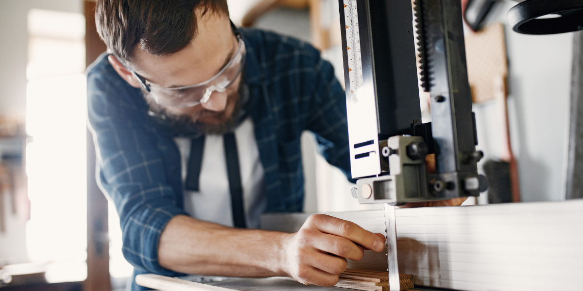 Troqueladora com 3 Facas – Máxima Produtividade e Corte Preciso